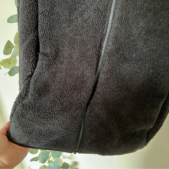 Uniqlo Fleece Jacket - Picture 8 of 9